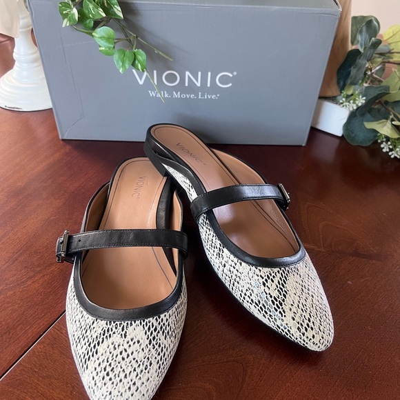 Vionic Shoes - NWOT Vionic Women's Black and White Snake print Slides/Shoes